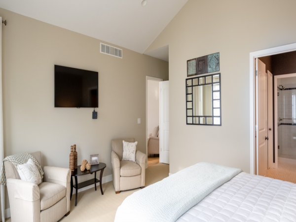Beautiful Home with 6 Bedrooms & Great Views
