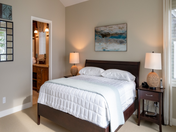 Beautiful Home with 6 Bedrooms & Great Views