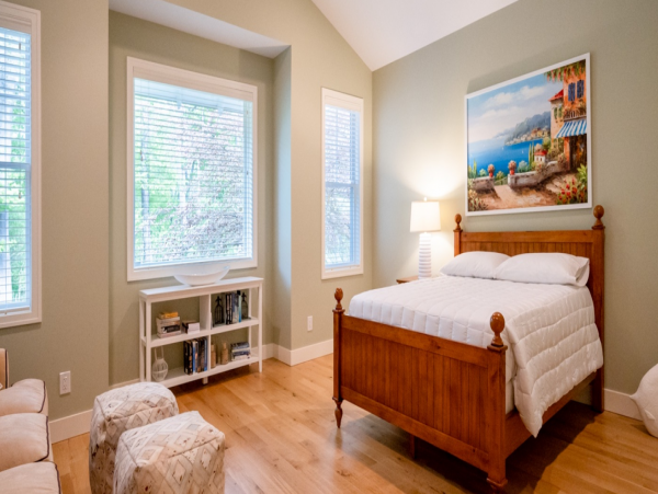Beautiful Home with 6 Bedrooms & Great Views