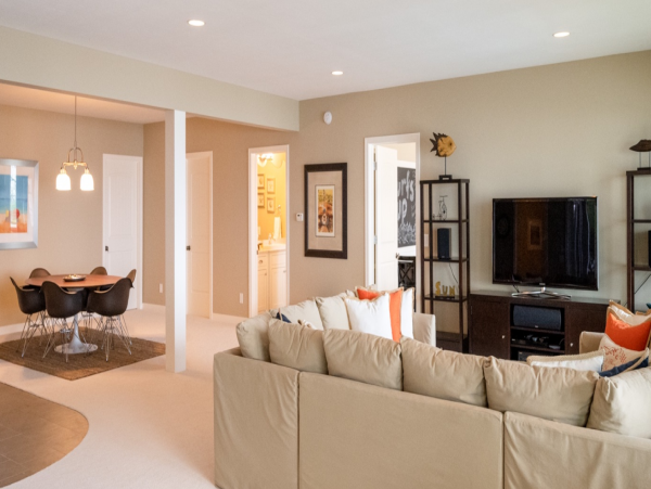 Beautiful Home with 6 Bedrooms & Great Views