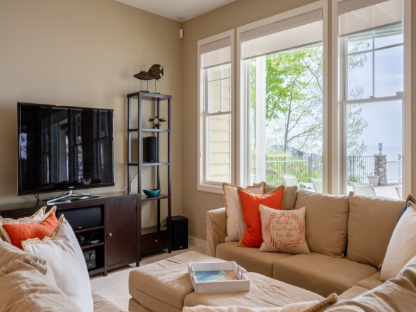 Beautiful Home with 6 Bedrooms & Great Views
