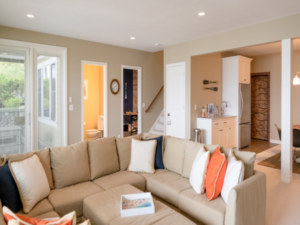 Beautiful Home with 6 Bedrooms & Great Views