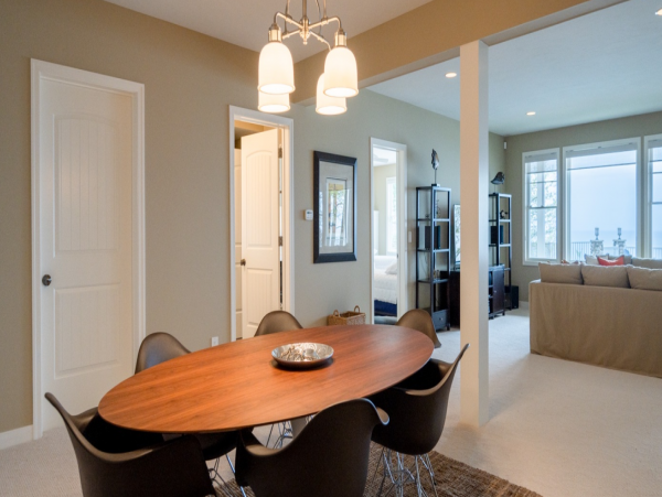 Beautiful Home with 6 Bedrooms & Great Views