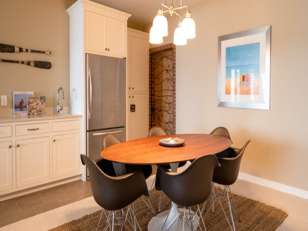 Beautiful Home with 6 Bedrooms & Great Views