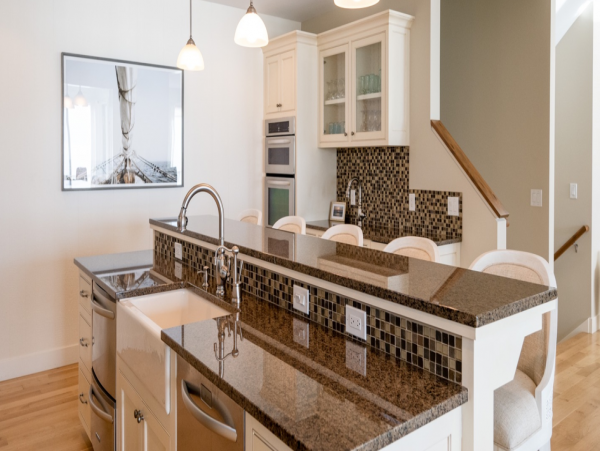 Beautiful Home with 6 Bedrooms & Great Views