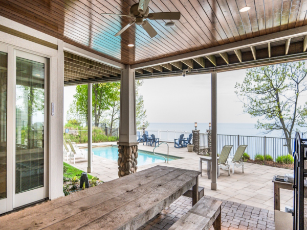 Beautiful Home with 6 Bedrooms & Great Views