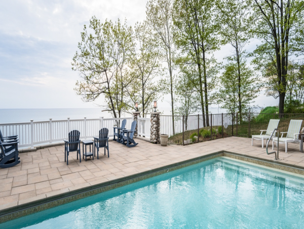 Beautiful Home with 6 Bedrooms & Great Views