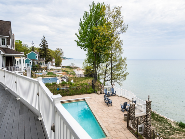Beautiful Home with 6 Bedrooms & Great Views