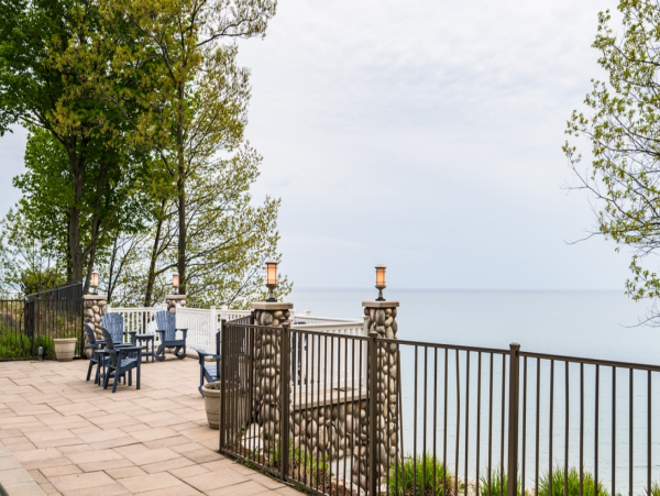 Beautiful Home with 6 Bedrooms & Great Views