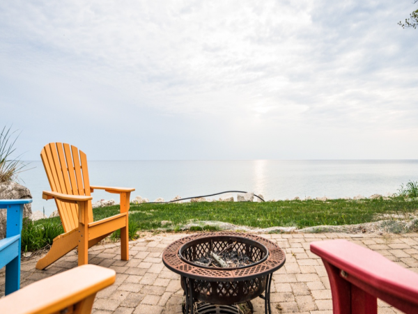 Beautiful Home with 6 Bedrooms & Great Views