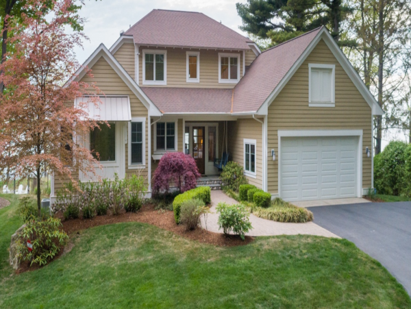 Beautiful Home with 6 Bedrooms & Great Views