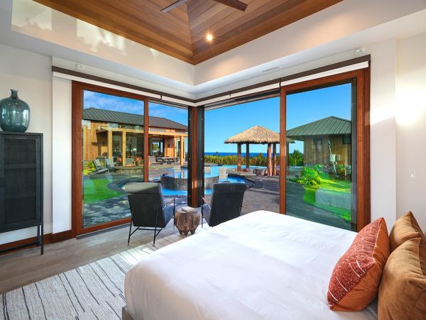 Six Bedroom Luxury Vacation Rental - Kauai Oceanfront Villa with Pool & Spa