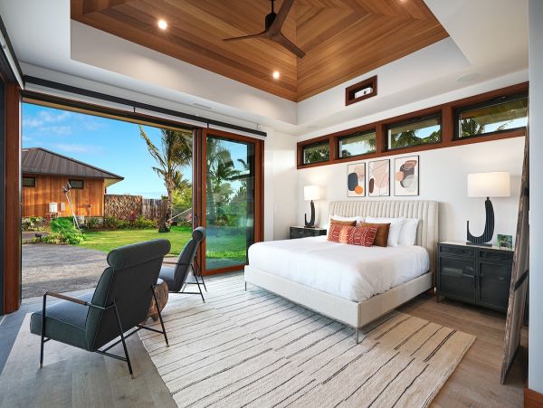 Six Bedroom Luxury Vacation Rental - Kauai Oceanfront Villa with Pool & Spa