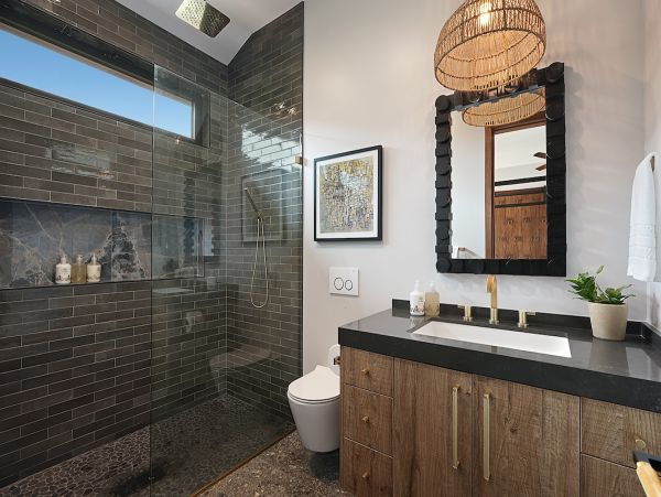 Six Bedroom Luxury Vacation Rental - Kauai Oceanfront Villa with Pool & Spa