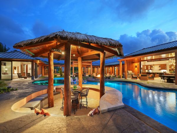 Six Bedroom Luxury Vacation Rental - Kauai Oceanfront Villa with Pool & Spa