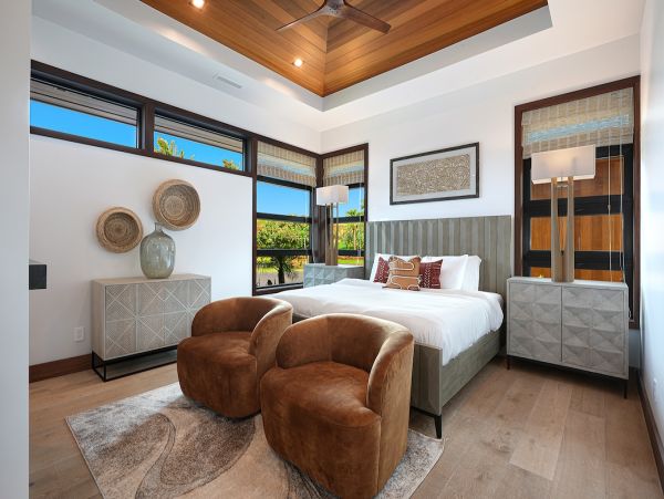 Six Bedroom Luxury Vacation Rental - Kauai Oceanfront Villa with Pool & Spa
