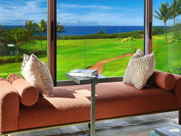 Six Bedroom Luxury Vacation Rental - Kauai Oceanfront Villa with Pool & Spa