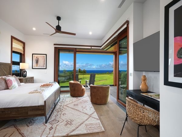 Six Bedroom Luxury Vacation Rental - Kauai Oceanfront Villa with Pool & Spa