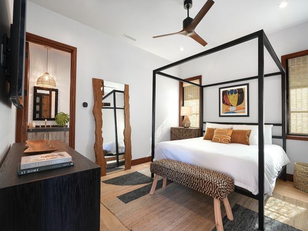 Six Bedroom Luxury Vacation Rental - Kauai Oceanfront Villa with Pool & Spa