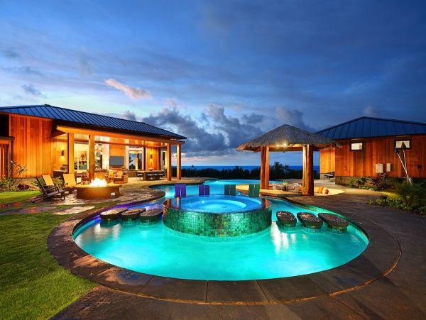 Six Bedroom Luxury Vacation Rental - Kauai Oceanfront Villa with Pool & Spa