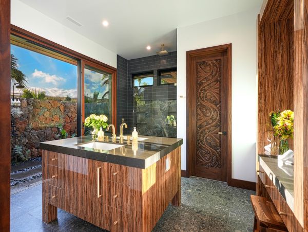 Six Bedroom Luxury Vacation Rental - Kauai Oceanfront Villa with Pool & Spa