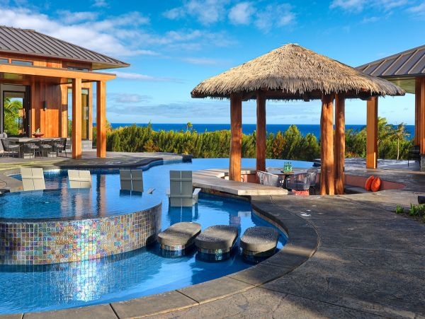 Six Bedroom Luxury Vacation Rental - Kauai Oceanfront Villa with Pool & Spa