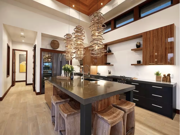 Six Bedroom Luxury Vacation Rental - Kauai Oceanfront Villa with Pool & Spa