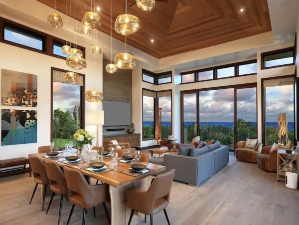Six Bedroom Luxury Vacation Rental - Kauai Oceanfront Villa with Pool & Spa