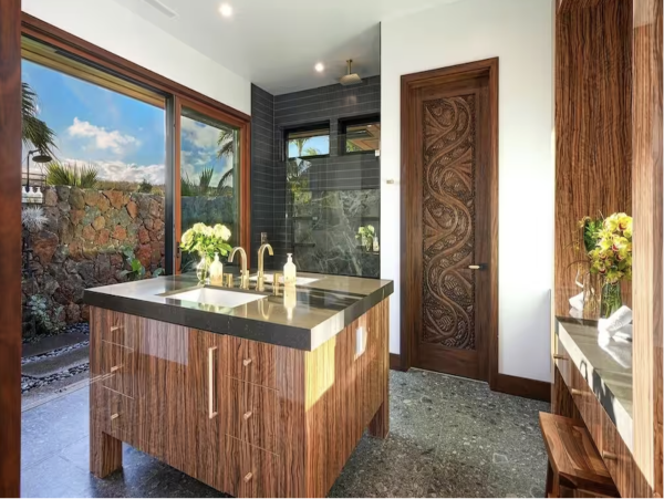 Six Bedroom Luxury Vacation Rental - Kauai Oceanfront Villa with Pool & Spa