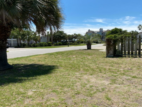Isle of Palms Vacation Rental Steps from the Beach
