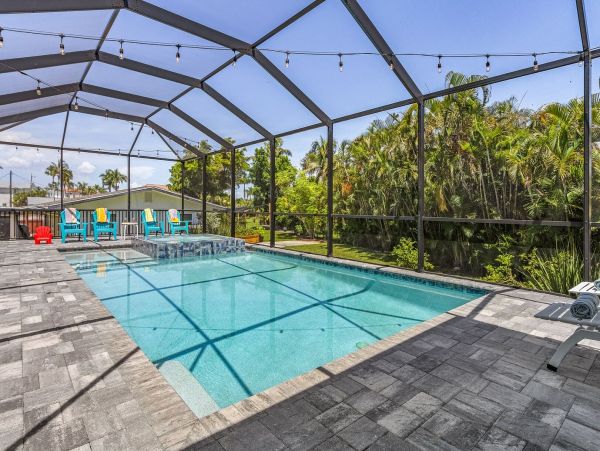 Cape Coral Five Bedroom Vacation Home with Pool and Spa Walk to Beach