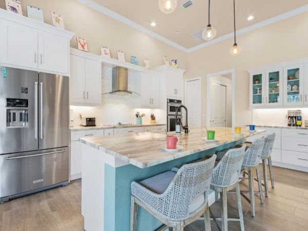 Cape Coral Five Bedroom Vacation Home with Pool and Spa Walk to Beach