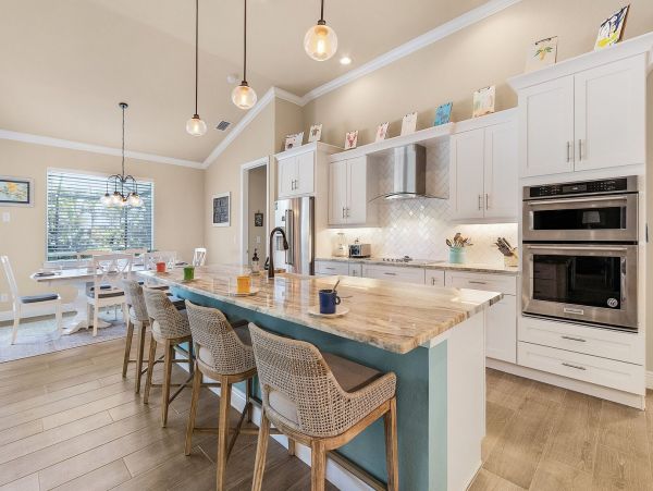Cape Coral Five Bedroom Vacation Home with Pool and Spa Walk to Beach