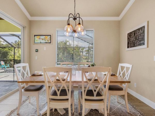 Cape Coral Five Bedroom Vacation Home with Pool and Spa Walk to Beach