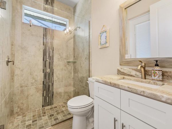 Cape Coral Five Bedroom Vacation Home with Pool and Spa Walk to Beach