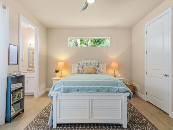 Cape Coral Five Bedroom Vacation Home with Pool and Spa Walk to Beach