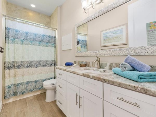 Cape Coral Five Bedroom Vacation Home with Pool and Spa Walk to Beach