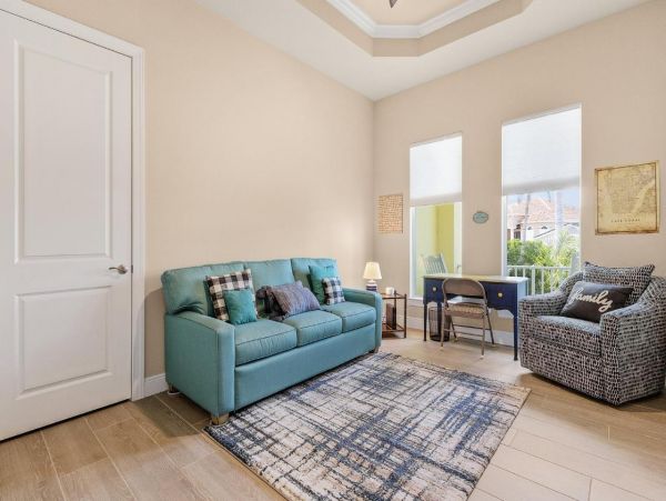 Cape Coral Five Bedroom Vacation Home with Pool and Spa Walk to Beach