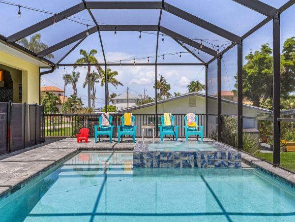 Cape Coral Five Bedroom Vacation Home with Pool and Spa Walk to Beach