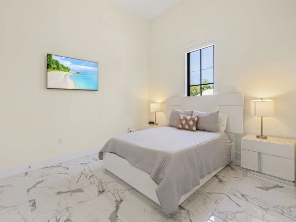 Canal Front Five Bedroom Luxury Vacation Home in Cape Coral