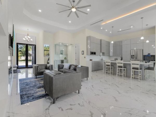 Canal Front Five Bedroom Luxury Vacation Home in Cape Coral