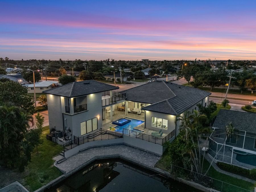 Canal Front Five Bedroom Luxury Vacation Home in Cape Coral