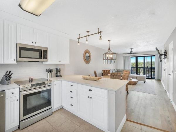 Gulf Views Panama City Vacation Condo Sleeps 6 Guests