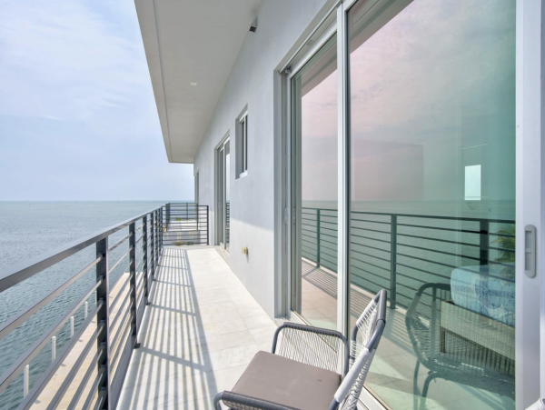 Luxury Marathon Keys Oceanfront Vacation Pool Villa