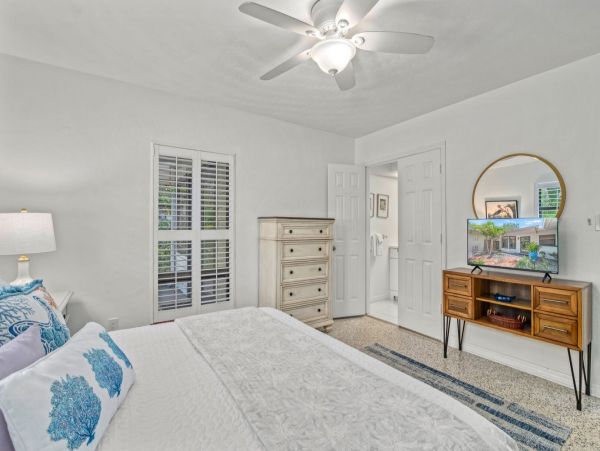 Ultimate Waterfront Vacation Home with Private Pool in Siesta Key