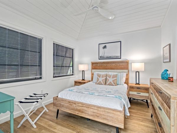 Ultimate Waterfront Vacation Home with Private Pool in Siesta Key