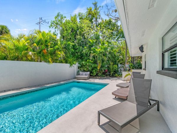 Ultimate Waterfront Vacation Home with Private Pool in Siesta Key