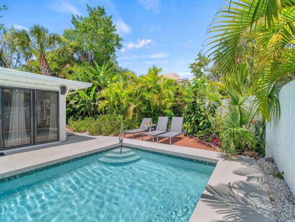 Ultimate Waterfront Vacation Home with Private Pool in Siesta Key