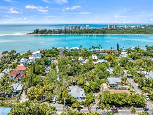 Ultimate Waterfront Vacation Home with Private Pool in Siesta Key
