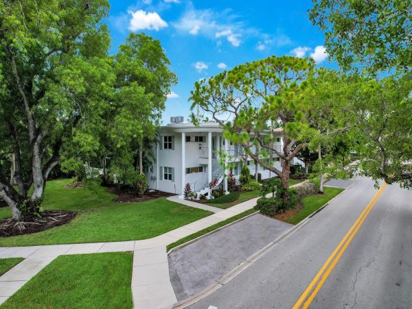 Two Bedroom Vacation Rental Two Blocks to the Beach in Naples